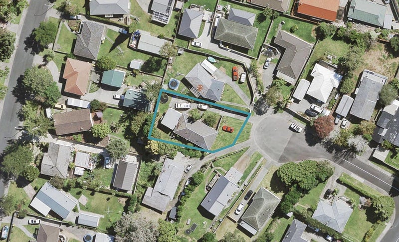 10 Surman Place, Glen Eden, Auckland - Carousel 1
