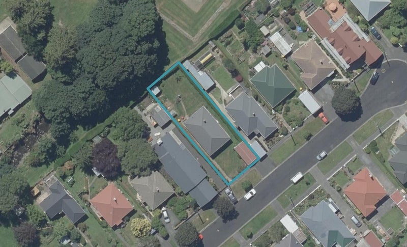 27 Ainslee Place, North East Valley, Dunedin - Carousel 1