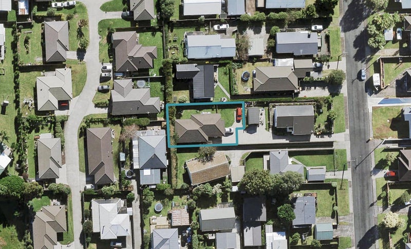 4A Hikurangi Street, Te Atatu Peninsula, Auckland - Carousel 1