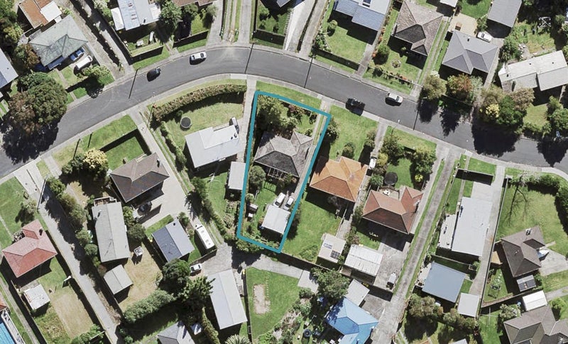 53 Fairclough Road, Beach Haven, Auckland - Carousel 1