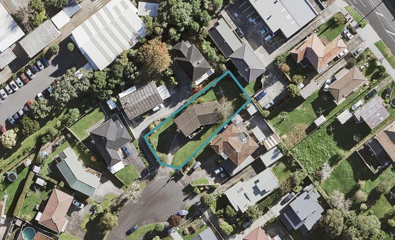 16 Crecy Place, New Windsor, Auckland - Carousel 1