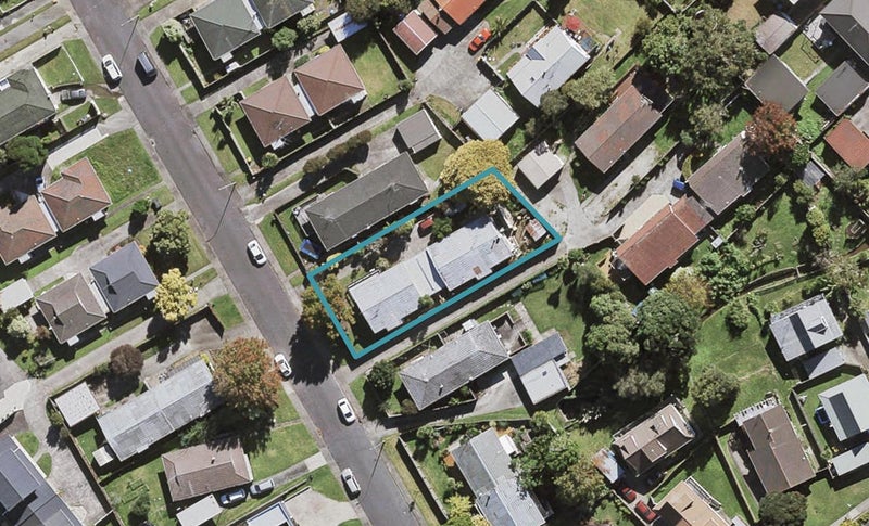 2/11 Mannering Place, Hillcrest, Auckland - Carousel 1
