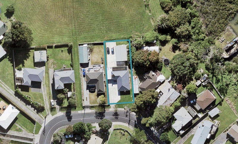 70 Cobham Crescent, Kelston, Auckland - Carousel 1