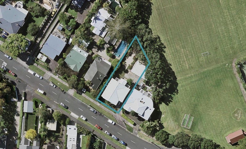 4 Stanley Point Road, Stanley Point, Auckland - Carousel 1
