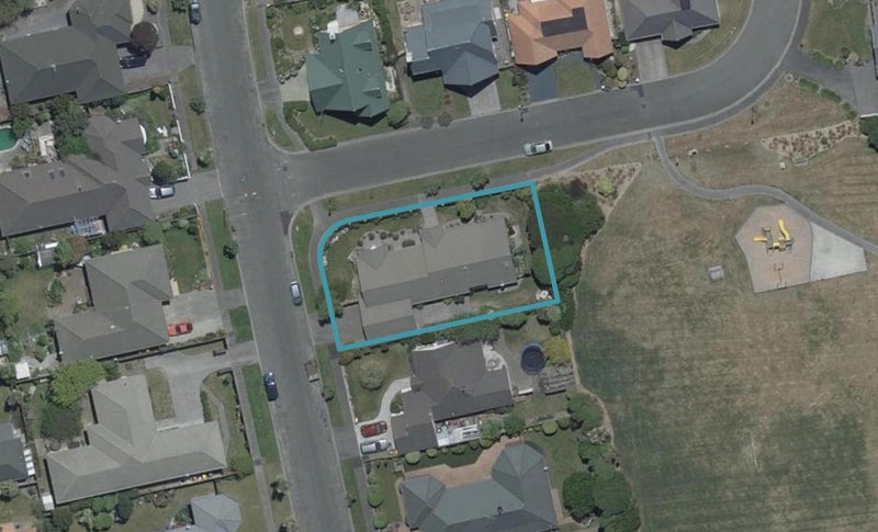 32 Orlando Crescent, Waimairi Beach, Christchurch - Carousel 1