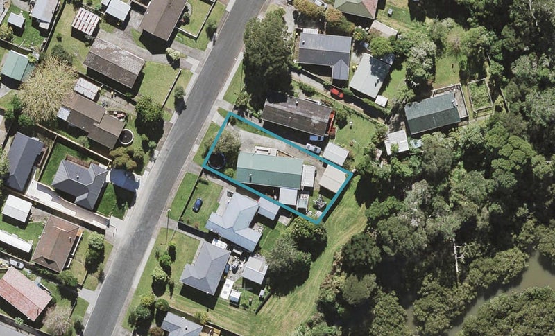 39 Riverpark Crescent, Henderson, Auckland - Carousel 1