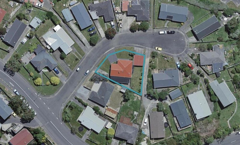 4 Loasby Crescent, Newlands, Wellington - Carousel 1