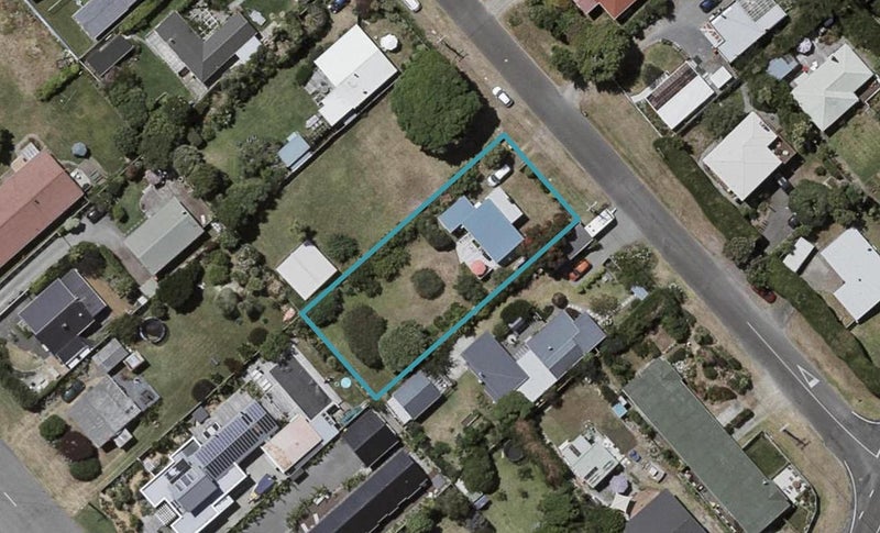 32 Hemara Street, Waikanae Beach, Waikanae - Carousel 1