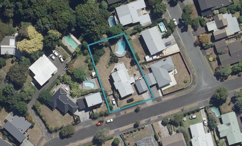 15 Clements Crescent, Queenwood, Hamilton - Carousel 1