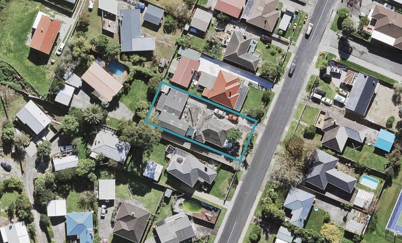 8 Tamariki Avenue, Kelston, Auckland - Carousel 1