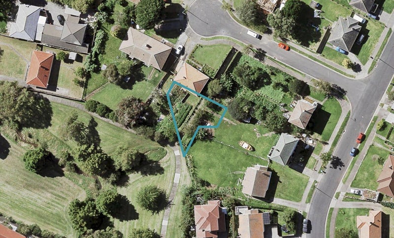 16 Harlow Crescent, Glen Innes, Auckland - Carousel 1