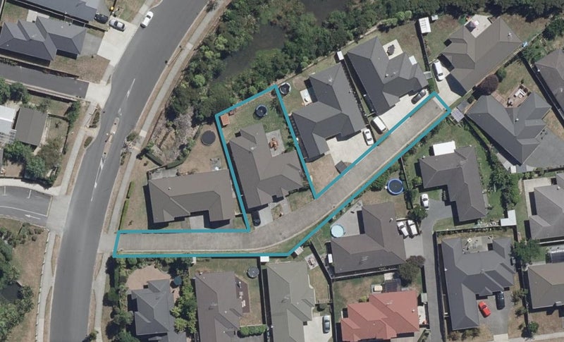 76 Barrington Drive, Huntington, Hamilton - Carousel 1