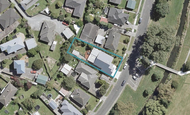197 Riverside Drive, Waterloo, Lower Hutt - Carousel 1