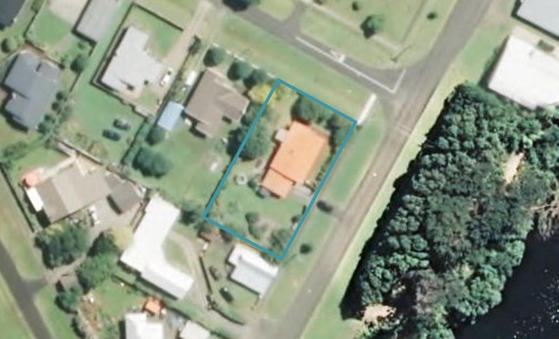 14 Layard Street, Opunake - Carousel 1