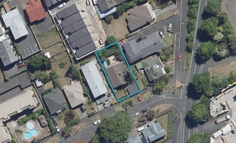 2 Hunter Street, Hamilton Lake, Hamilton - Carousel 1