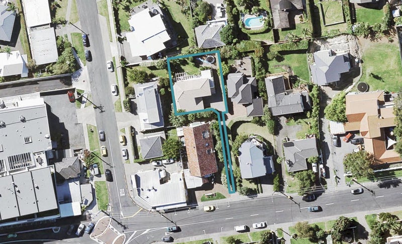 10A Montgomery Avenue, Rothesay Bay, Auckland - Carousel 1