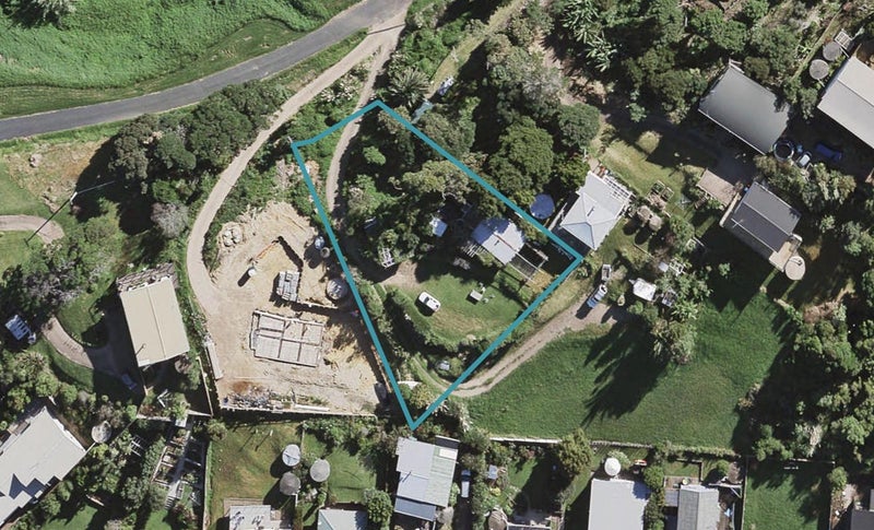 8 Park Road, Surfdale, Waiheke Island - Carousel 1