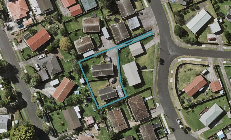 2/7 Leila Place, Clover Park, Auckland - Carousel 1