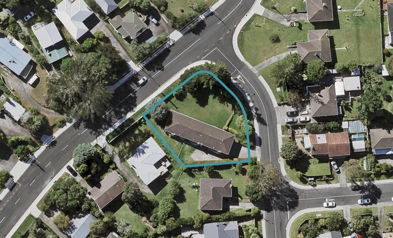 1/74 Blakeborough Drive, Forrest Hill, Auckland - Carousel 1