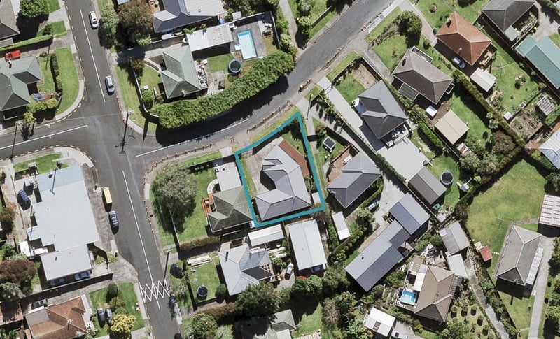 1 Brookfield Road, Te Atatu Peninsula, Auckland - Carousel 1