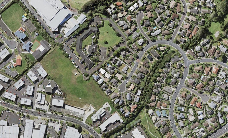 51 Centorian Drive, Windsor Park, Auckland - Carousel 1