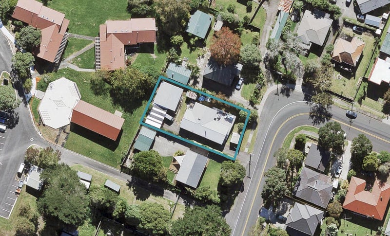 42 Lynwood Road, New Lynn, Auckland - Carousel 1