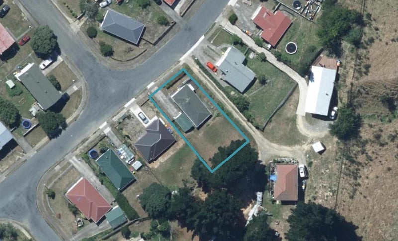 74 Arahura Crescent, Waitangirua, Porirua - Carousel 1