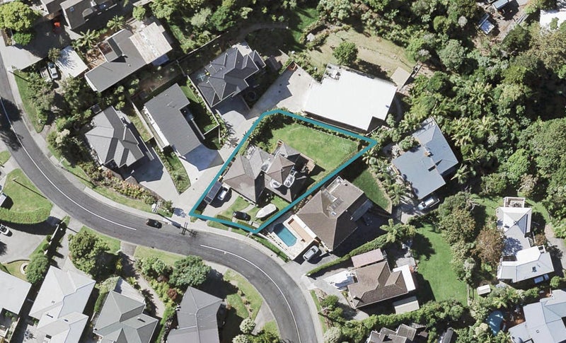 36 Montgomery Crescent, Cockle Bay, Auckland - Carousel 1