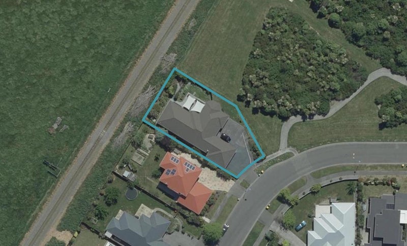 33 Willowview Drive, Redwood, Christchurch - Carousel 1