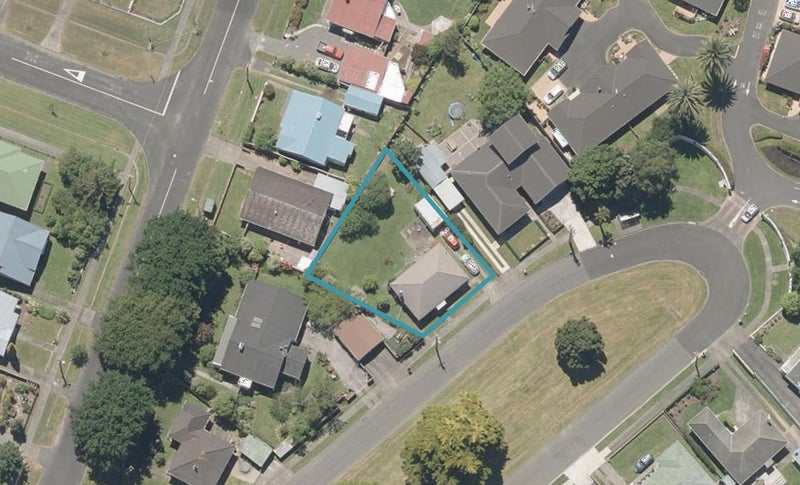 21 Burton Avenue, Whanganui East, Whanganui - Carousel 1