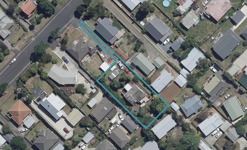 11 Kiwi Avenue, Forest Lake, Hamilton - Carousel 1