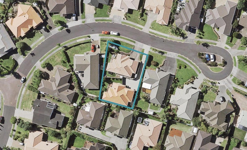 2/13 Ballycullanie Place, Dannemora, Auckland - Carousel 1