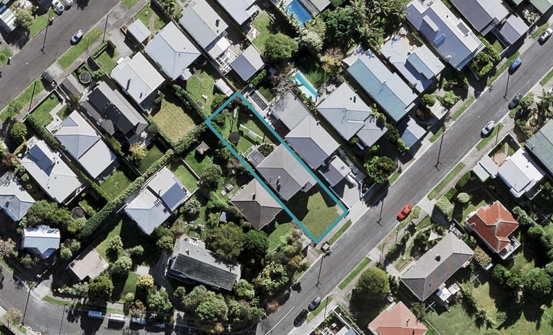 17 Westmere Crescent, Westmere, Auckland - Carousel 1