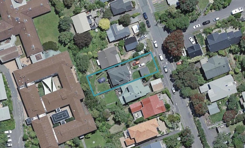32 Ponsonby Road, Karori, Wellington - Carousel 1