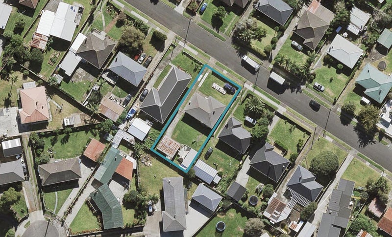 12 Lyncroft Street, Mangere East, Auckland - Carousel 1