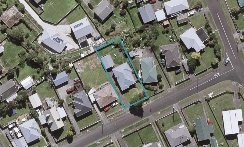 11 Adventure Street, Marfell, New Plymouth - Carousel 1