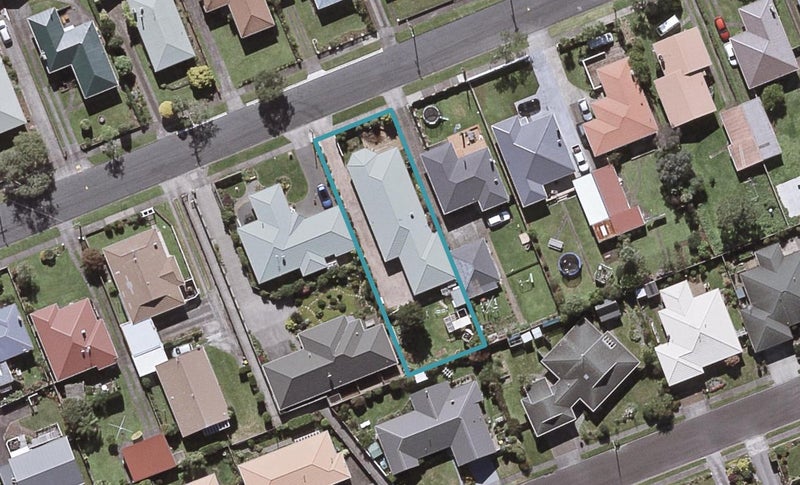 10 Turakina Street, Merrilands, New Plymouth - Carousel 1