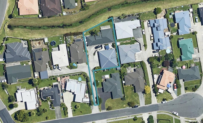 11 Lisa Place, Brookfield, Tauranga - Carousel 1