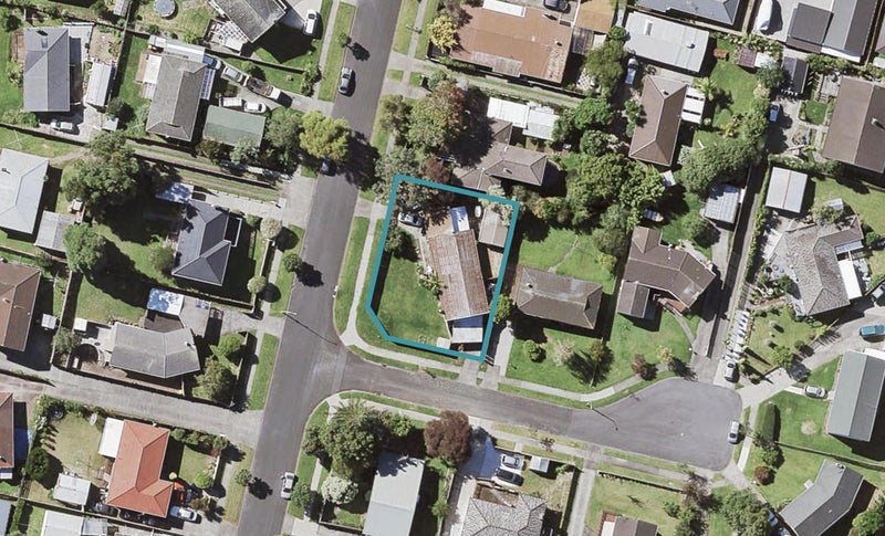 16 Minaret Drive, Bucklands Beach, Auckland - Carousel 1