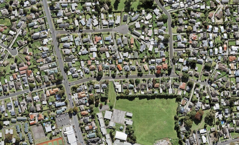 13 Hereford Street, Te Atatu Peninsula, Auckland - Carousel 1