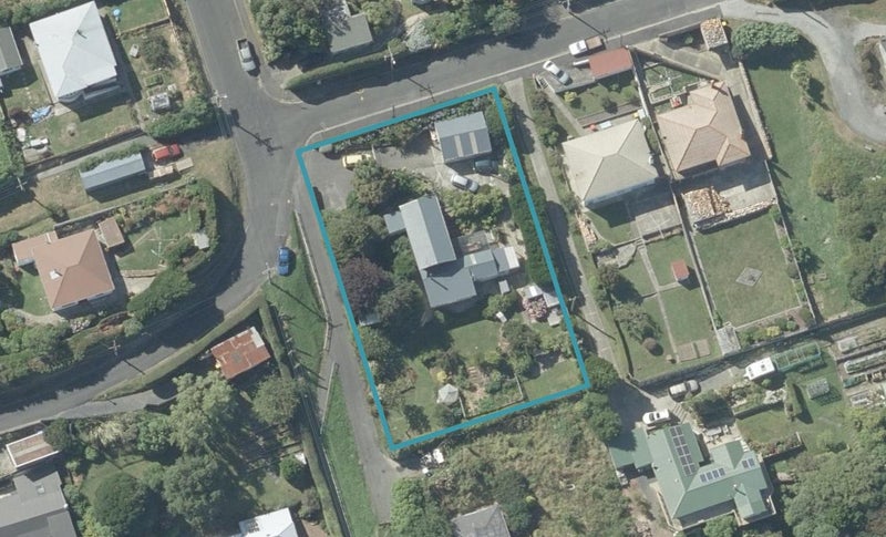 16 Taupo Street, Ravensbourne, Dunedin - Carousel 1