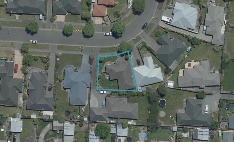 33 Coolspring Way, Redwood, Christchurch - Carousel 1