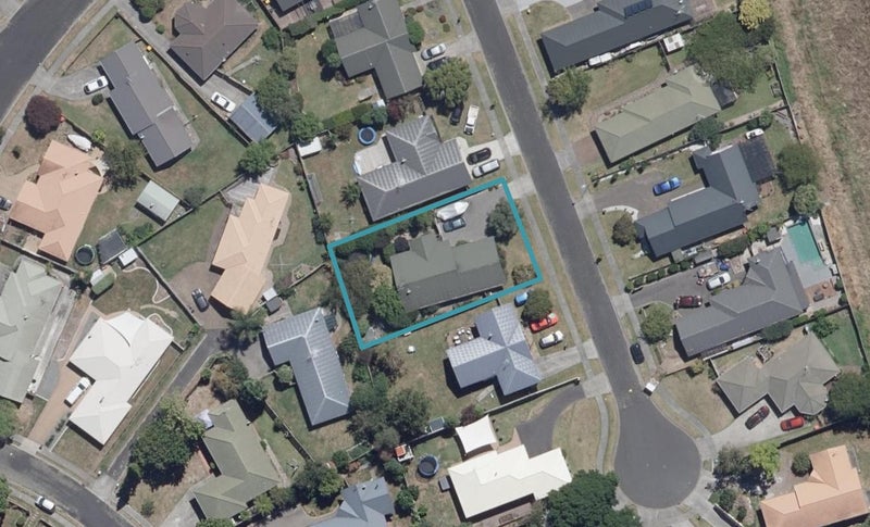 8 Drake Place, Fairview Downs, Hamilton - Carousel 1