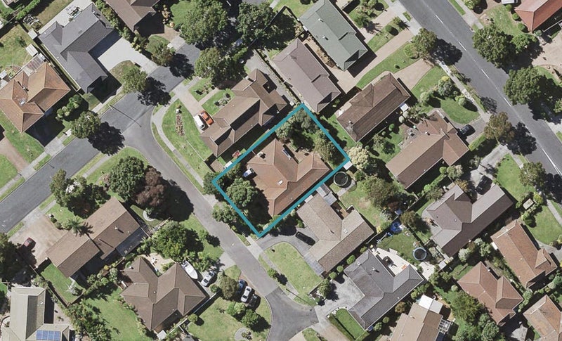 4 Camira Place, Botany Downs, Auckland - Carousel 1