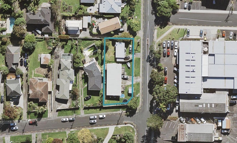 1/80 Gladstone Road, Northcote, Auckland - Carousel 1