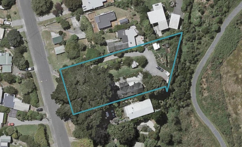 65 Tennis Court Road, Raumati South, Paraparaumu - Carousel 1
