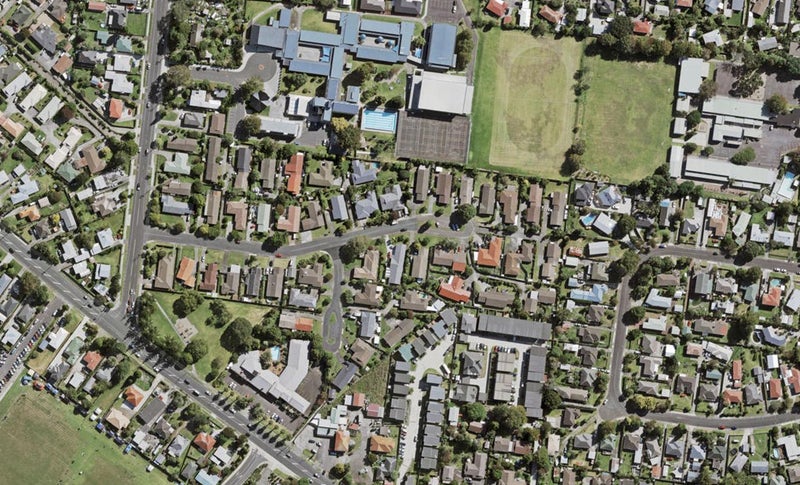 15 Ti Nana Crescent, Henderson, Auckland - Carousel 1