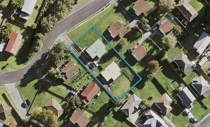 1/13 Molley Green Place, Mount Roskill, Auckland - Carousel 1