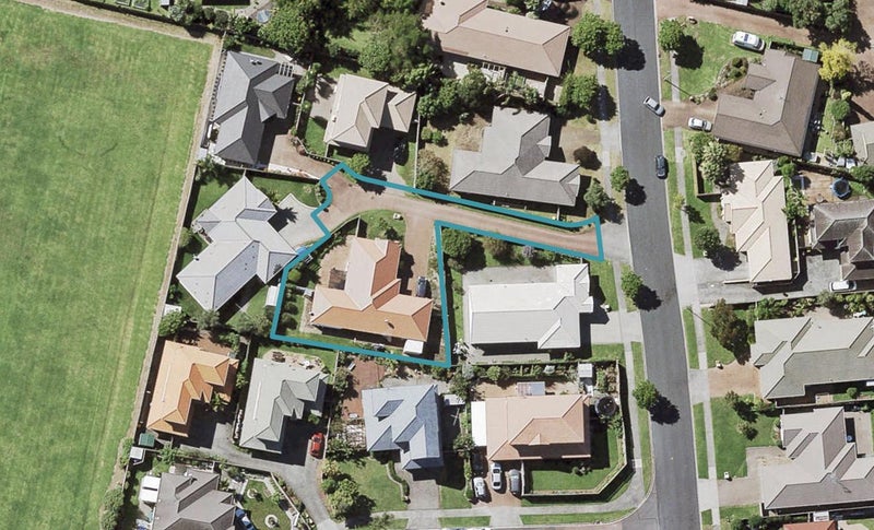 65 Bob Charles Drive, Golflands, Auckland - Carousel 1