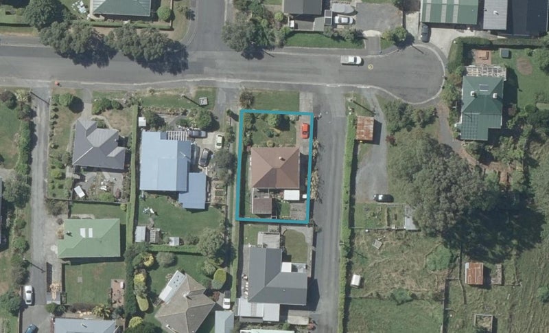 10 Tomkins Street, Green Island, Dunedin - Carousel 1